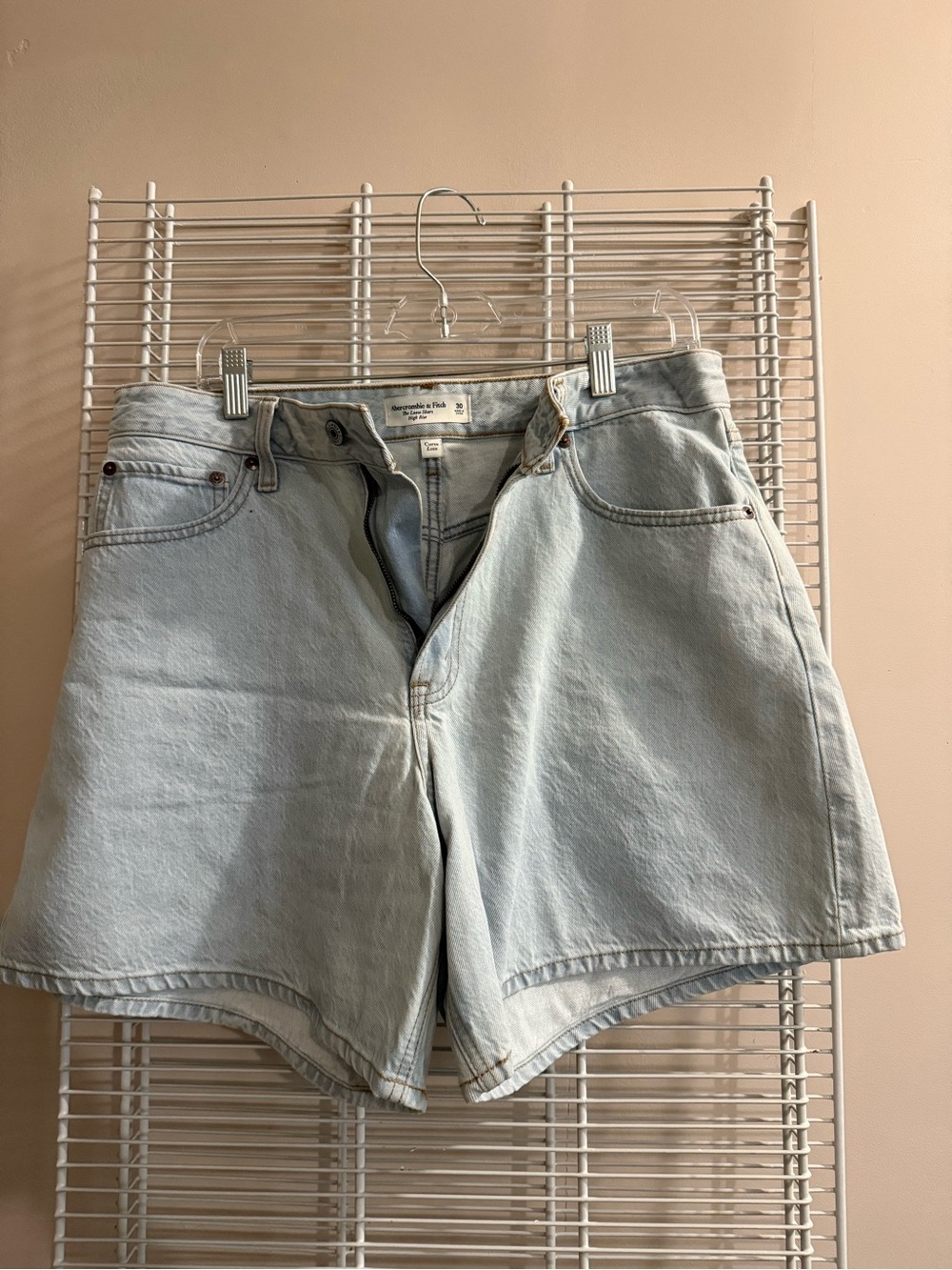 Abercrombie & Fitch High Rise Loose Short Curve Love